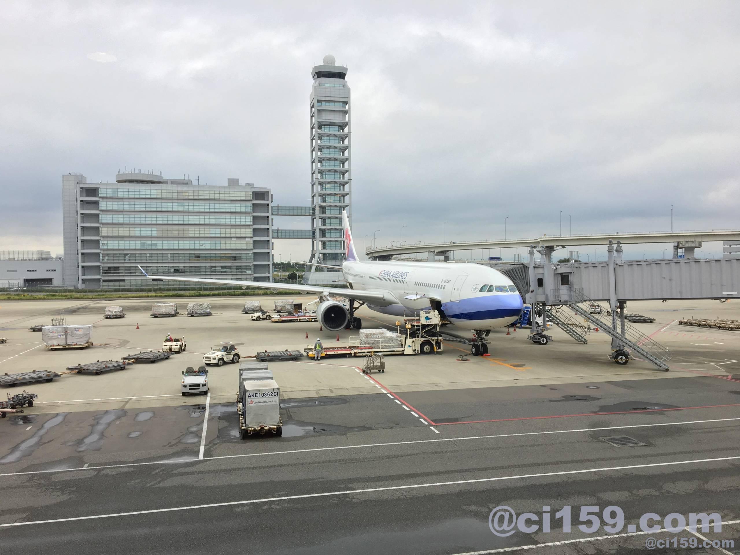 関西空港に駐機中のci159