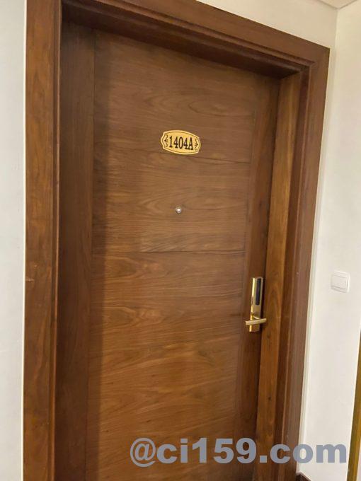 バルコナホテルの室内ドア