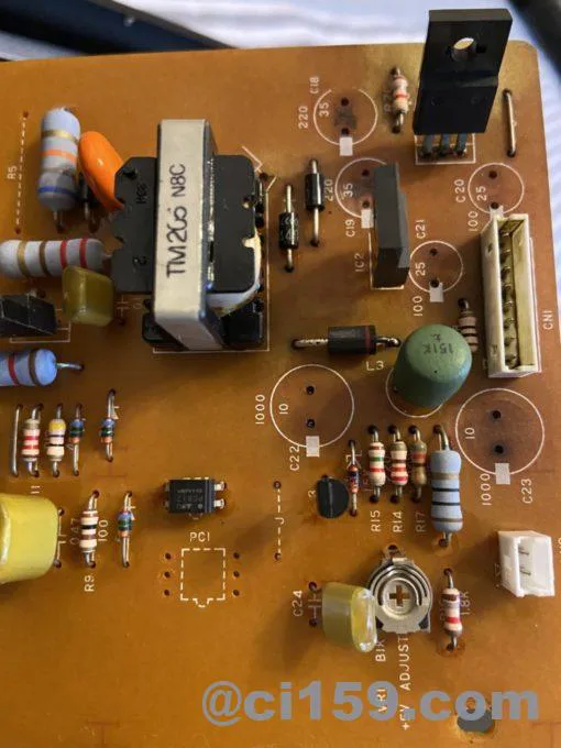 シンセサイザー】電源が入らなくなった「音源モジュールTX802」を修理