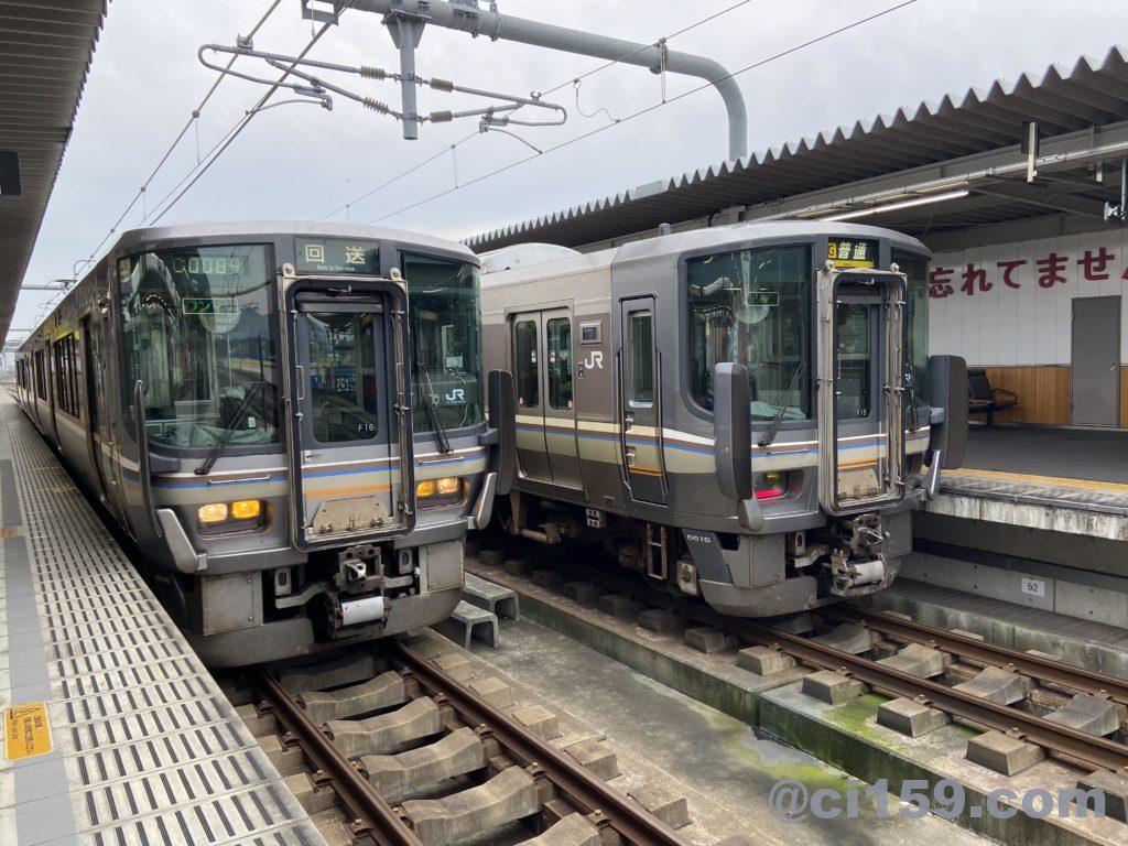 福知山駅に停車中の223系