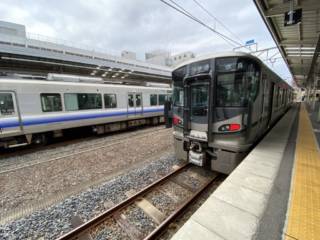 和歌山駅に停車中の和歌山線227系