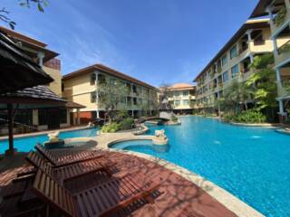 Patong Paragon Resort & Spaのプール