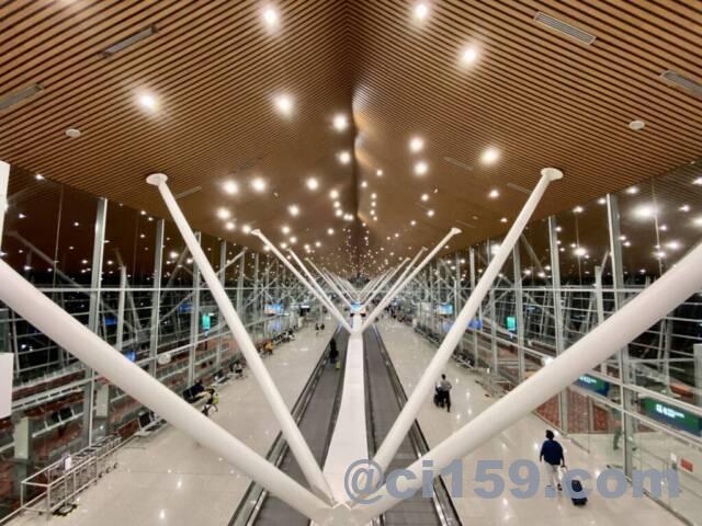深夜のクアラルンプール国際空港