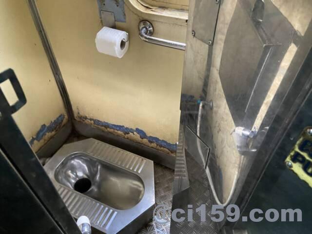タイ国鉄3等車のトイレ