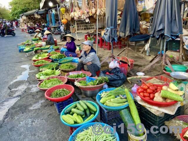 ホイアンの野菜市場