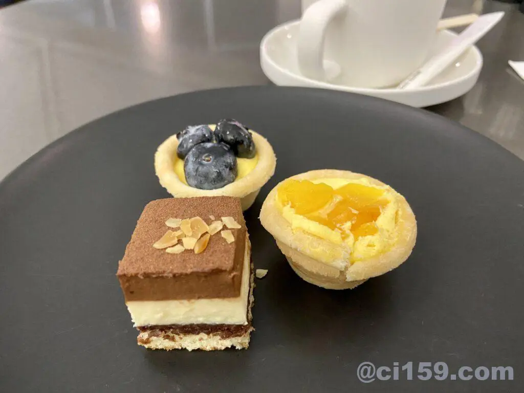 香港国際空港で夜ふかし！10時間のトランジットと「SAPPHIRE LOUNGE