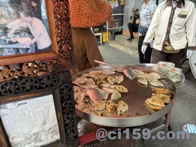 屋台のニラ饅頭