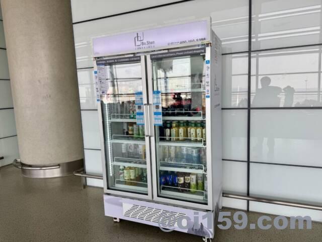 上海浦東国際空港のドリンク販売機