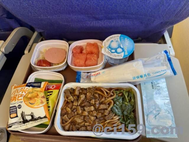 上海航空FM855便の機内食