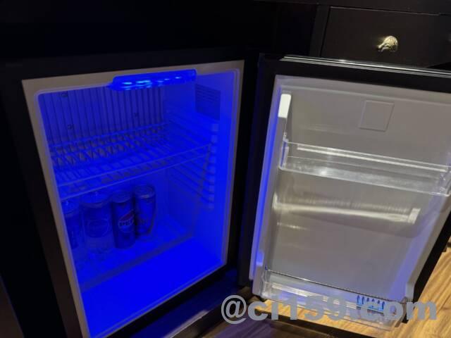 冷蔵庫と有料ドリンク