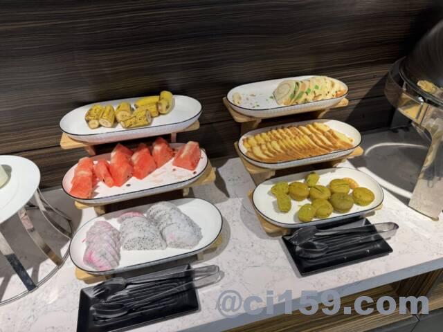 ホテルの朝食ブッフェ