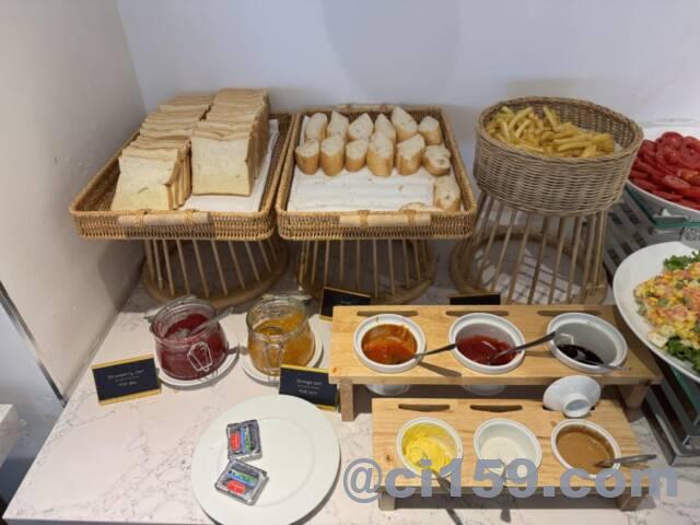 ホテルの朝食ブッフェ