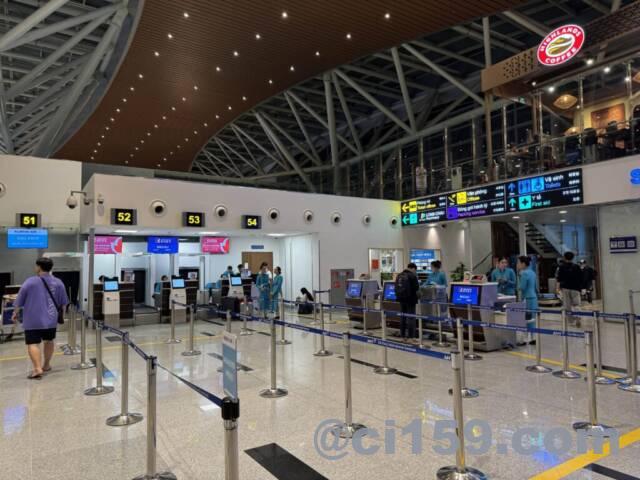 ダナン国際空港のチェックインカウンター