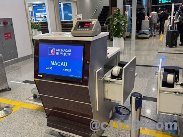 マカオ航空のチェックインカウンター