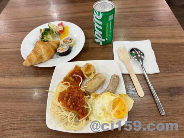 ラウンジの料理