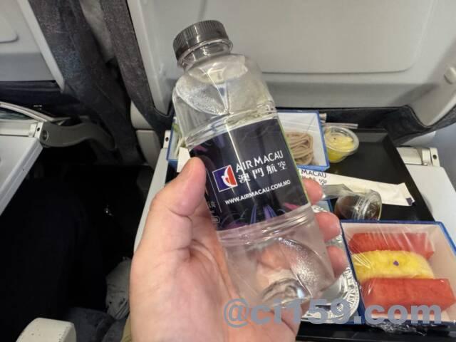 マカオ航空の飲料水