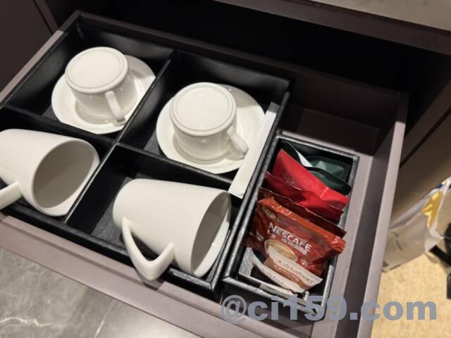 マグカップとコーヒーカップ