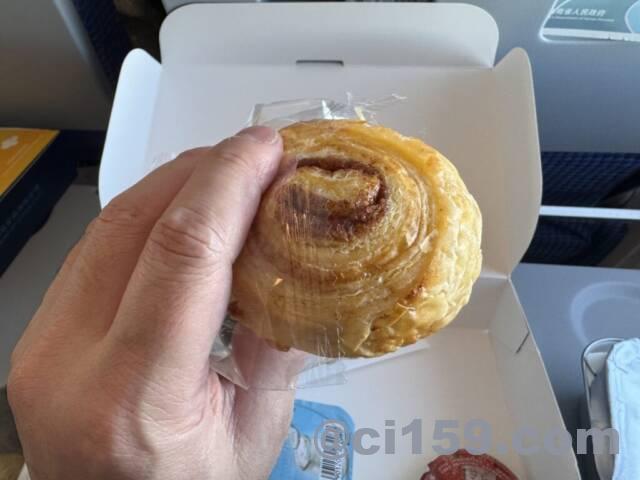 機内食のシナモンロール