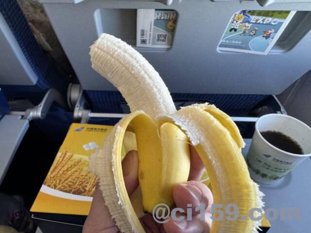 機内食のバナナ