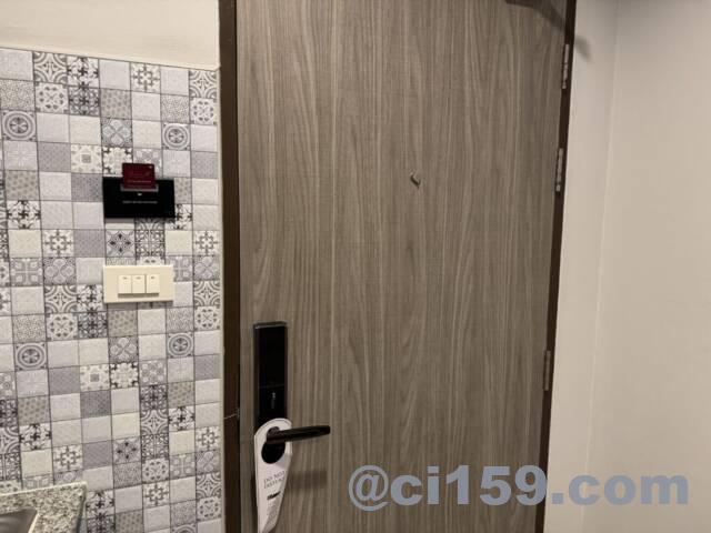 NALANTA HOTELの客室ドア