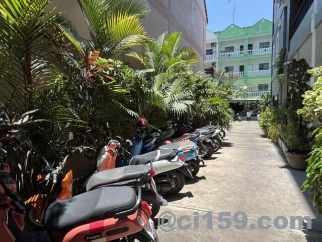 NALANTA HOTELのバイク駐輪場