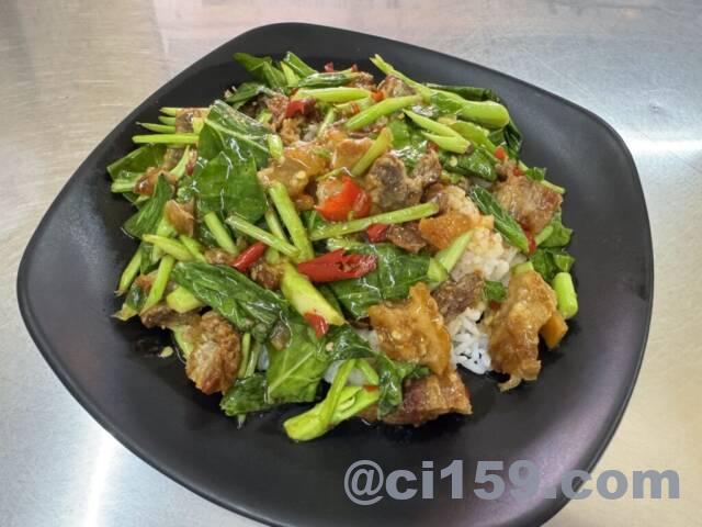Stir-fried Kale with Crispy Pork