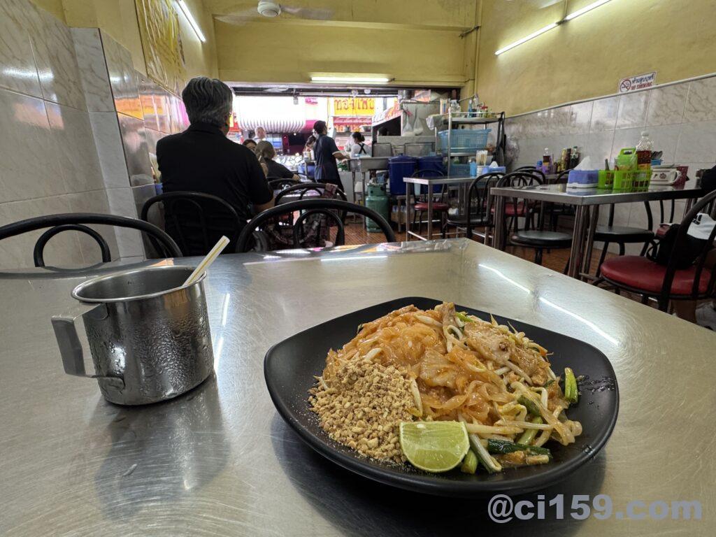 名無し食堂のパッタイ