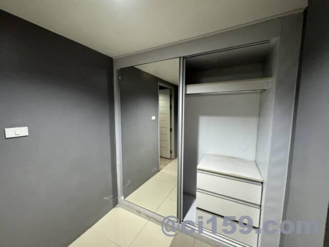 Crystal Suites Pattayaのクローゼット
