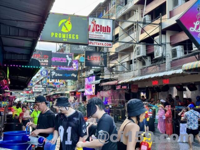 パタヤSoi6のソンクラーン