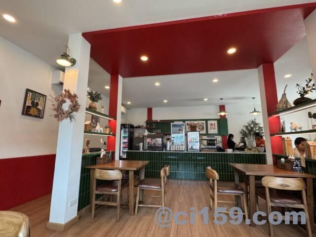AE&EKの店内