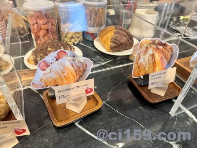 クロワッサンとスイーツ