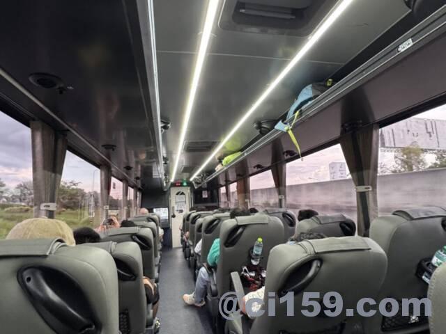ベルトラベルサービスのバス車内