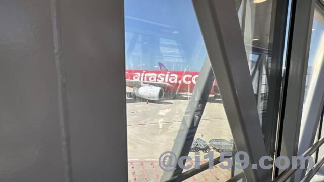 関西空港に駐機中のエアアジアX