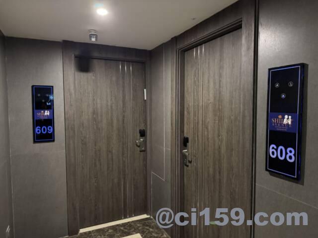 Shilat Avenue Pattayaの客室ドア