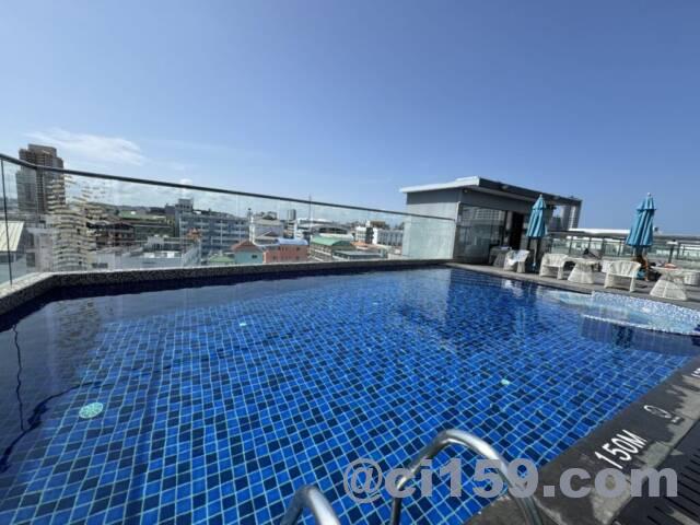 ルーフトッププール