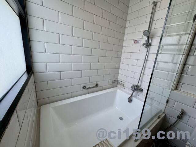 Sunshine Hip Hotelのバスタブ