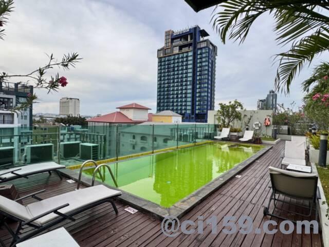 ルーフトッププール