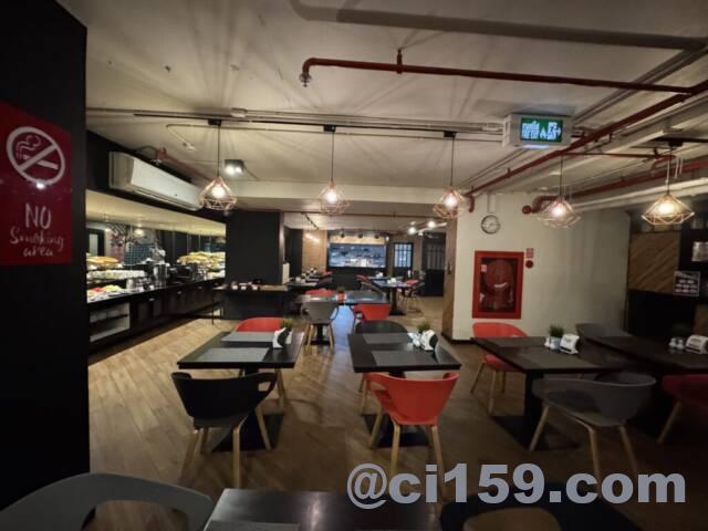 ホテルの朝食会場