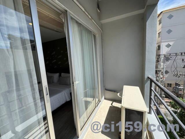 バルコニーと室外機