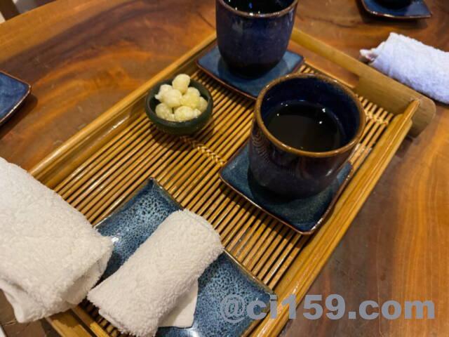 ウェルカムドリンクとタオル