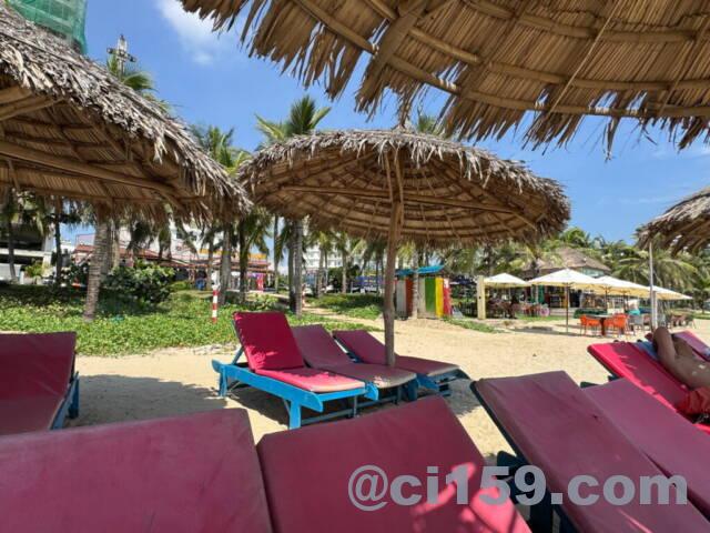 ミーケービーチとビーチチェア