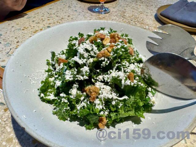 ケールとチーズのサラダ