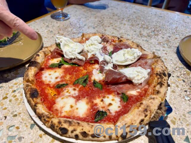 ダナンで人気のピザ