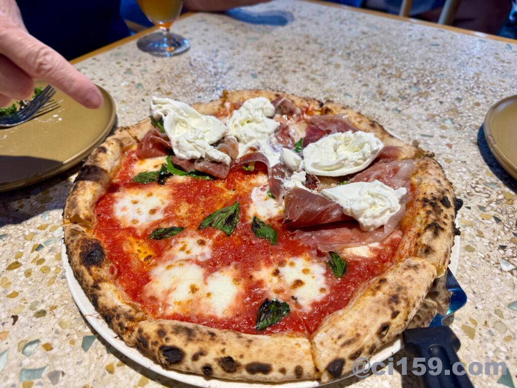 ダナンで人気のピザ