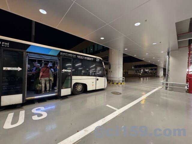 空港のシャトルバス