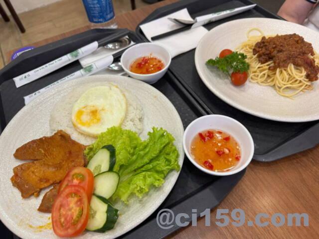 ホーチミン国際空港で夕食