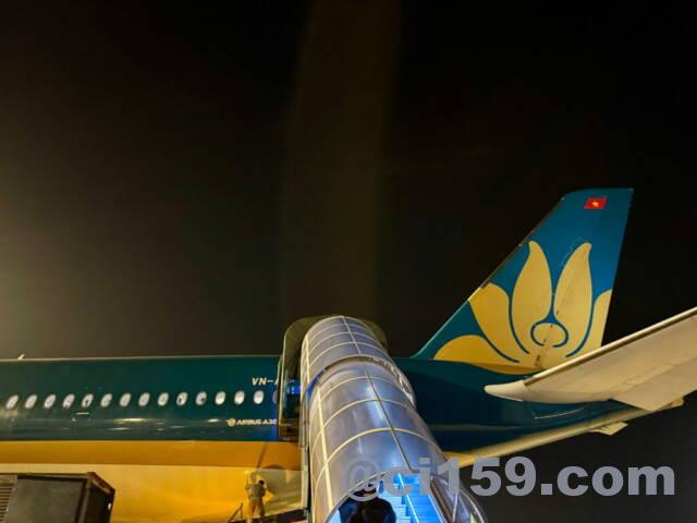 沖止めのベトナム航空