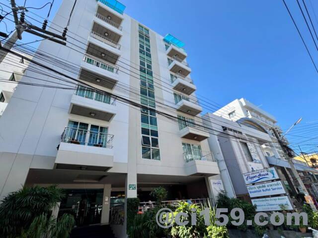 Flipper House Hotel