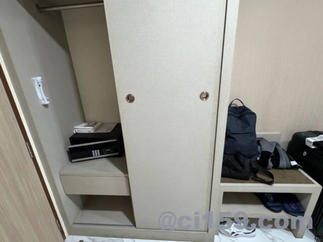 クローゼットとセーフティボックス