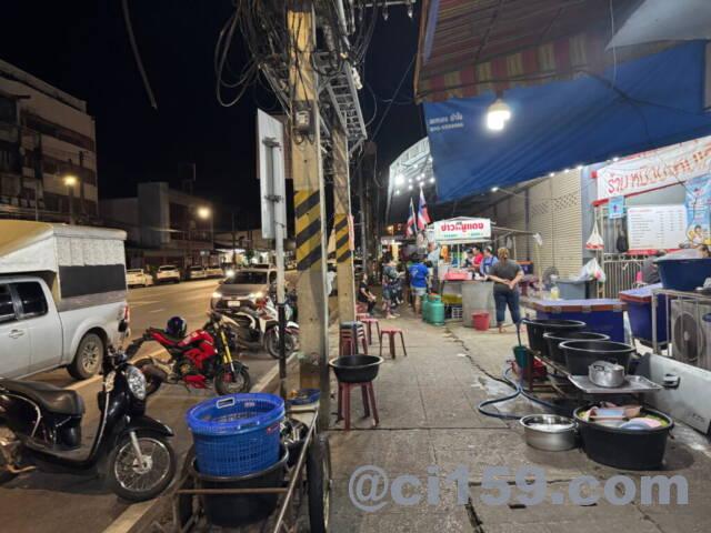 夜のウドンタニー